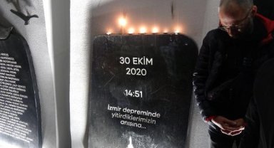 İzmir'de depremzedeler için anma töreni düzenlendi