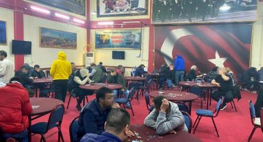 İzmir'de kumar oynarken suçüstü yakalanan 278 kişiye para cezası