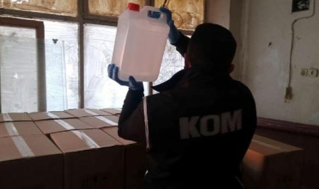 İzmir'de sahte etil alkol ve ilaç operasyonu