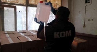 İzmir'de sahte etil alkol ve ilaç operasyonu