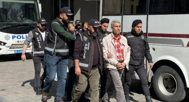 İzmir'deki FETÖ operasyonunda 12 şüpheli tutuklandı, 35'i adliyede