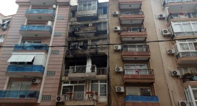 İzmir'deki yangında yoğun dumandan etkilenen baba ve 2 kızı hastaneye kaldırıldı