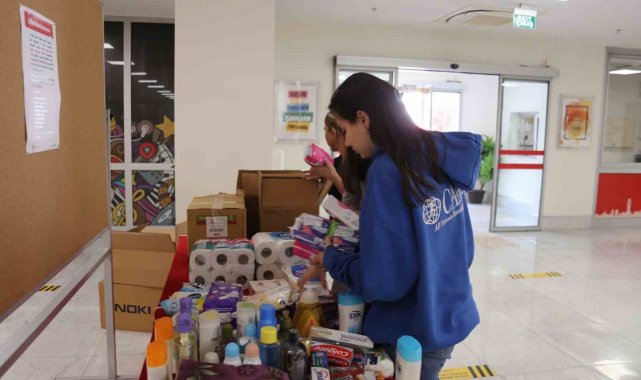 İzmirli öğrencilerin hazırladığı 'kadın dayanışma paketleri' teslim edildi