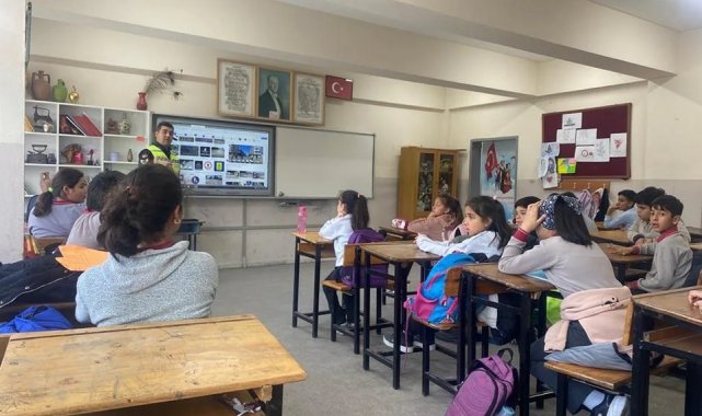 Jandarmadan ilkokul öğrencilerine trafik eğitimi