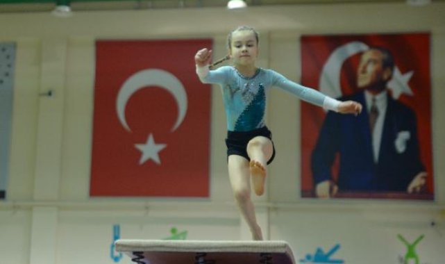 Jimnastik şampiyonu Elvan, eğitimini Ukrayna'da, antrenmanlarını Bursa'da sürdürüyor