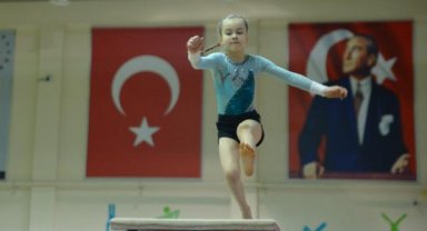Jimnastik şampiyonu Elvan, eğitimini Ukrayna'da, antrenmanlarını Bursa'da sürdürüyor