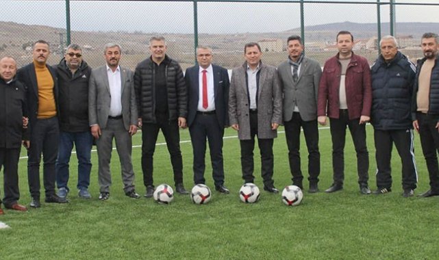 Kabakcı ve Önal, Pınarbaşı Stadı'nı inceledi