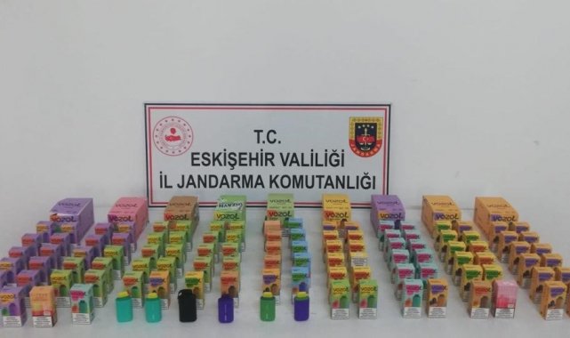 Kaçak elektronik sigara satıcısı jandarmaya yakalandı