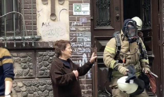 Kadıköy'de Opera Sanatçısı Doktor İhsan Ünlüer'in evinde yangın çıktı