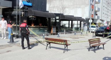 Kafeteryadan çıkışta silahlı saldırıya uğrayan 2 kişi yaralandı