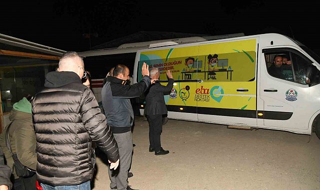 Kahramanmaraş ve Hatay'da 5 gün iftar verecek olan Lapseki Belediyesi ekip ve ekipmanları yola çıktı