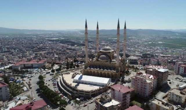 Kahramanmaraş'taki Abdülhamid Han Camii'nde ilk teravih çadırda kılınacak