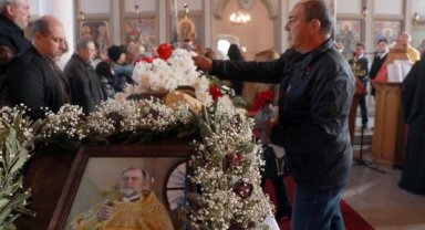 Kalp krizinden ölen Sveti Georgi Kilisesi papazı Çıkırık, toprağa verildi