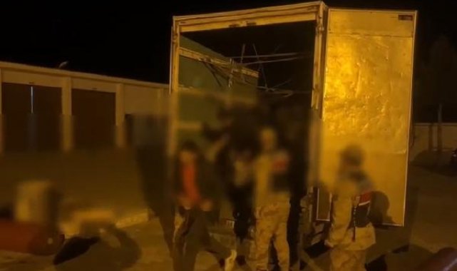 Kamyondan 60 kaçak göçmen çıktı