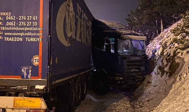 Kar kaza getirdi, tır toprak zemine çarparak durabildi: 1 yaralı