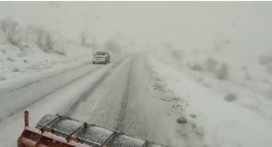Kar ve tipi nedeniyle Tunceli- Erzincan karayolu zincirsiz TIR geçişlerine kapatıldı