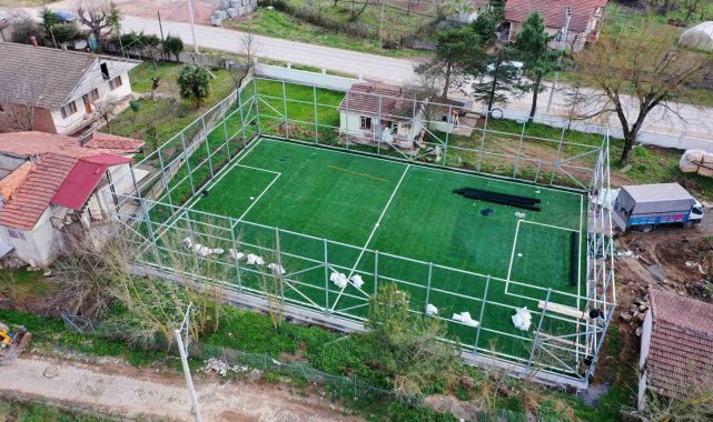 Karaabdülbaki'ye futbol sahası