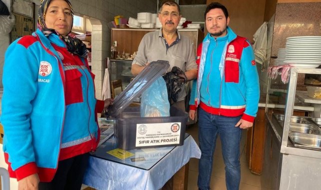 Karacasu'daki lokantalarda artan yemekler can dostlar için toplanıyor