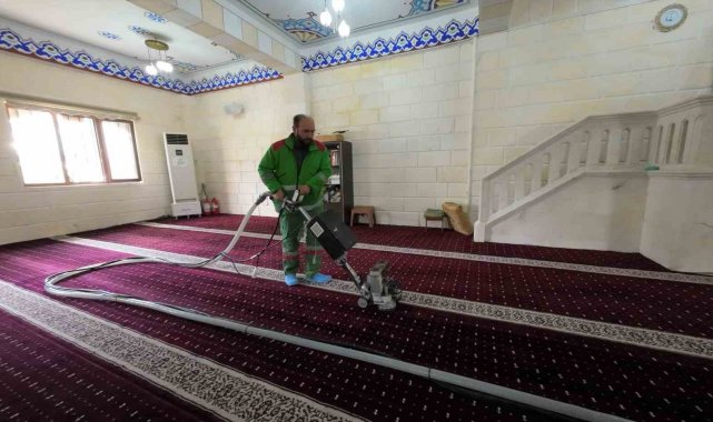 Karaköprü'de camiler ramazan ayı için temizleniyor