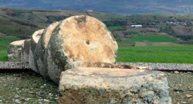 Karakuş Tümülüsü'nün yıkılan sütunu eski haline getirilecek