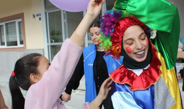 Karaman'da depremzede çocuklar gençlik merkezinde moral buluyor