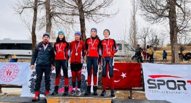 Karla kaplı kayak pistinde Türkiye Şampiyonası'na hazırlanıyorlar