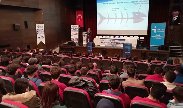 Kars'ta meslek erbapları öğrencilerle buluştu