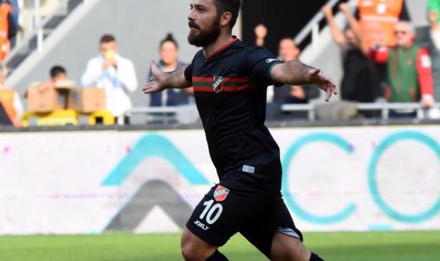 Karşıyaka'da Emre direkleri dövdü
