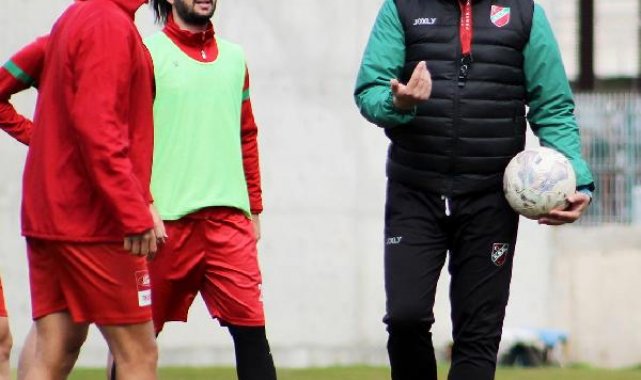 Karşıyaka'da yeniler ilk kez sahnede