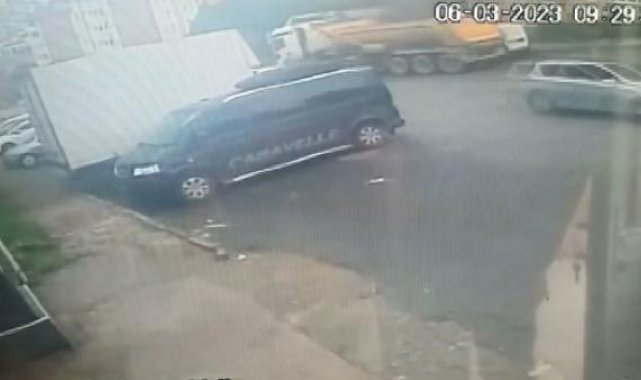 Kartal'da kayan hafriyat kamyonu 13 araca çarptı