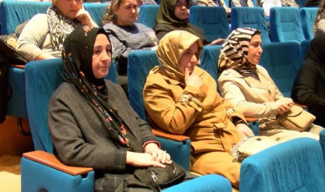 Kartal'da 'en iyi narkotik polisi anne' semineri