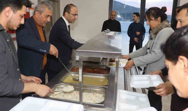 Kaymakam Tepeli ve Başkan Kaplan depremzedeler ile iftarda buluştu