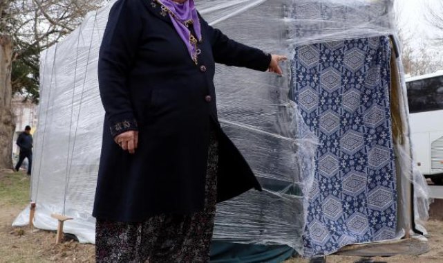 Kayseri'de 4.8'lik deprem sonrası boş alanlar naylon çadırlarla doldu
