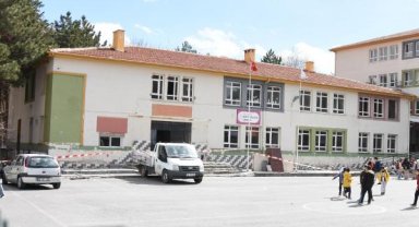 Kayseri'de depremde hasar gören anaokulu boşaltılıyor