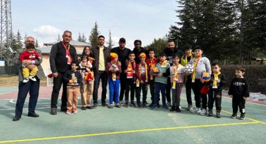 Kayserisporlu futbolculardan depremzede çocuklara ziyaret