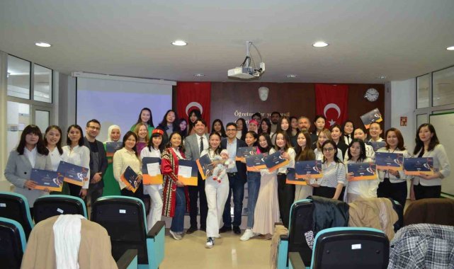 Kazakistan'dan gelen staj öğrencileri sertifikalarını aldı