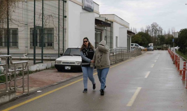 Kendisini kamu görevlisi olarak tanıtıp 8 kişiyi dolandıran kadın yakalandı