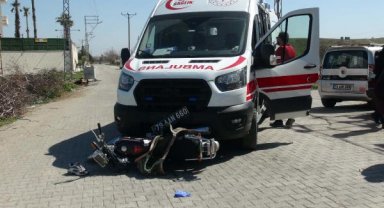 Kilis'te ambulansla motosiklet çarpıştı: 2 yaralı