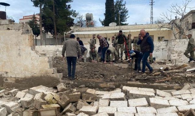 Kilis'te depremde hasar gören tek katlı yapı çöktü: 1 ölü