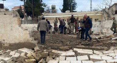 Kilis'te depremde hasar gören tek katlı yapı çöktü: 1 ölü