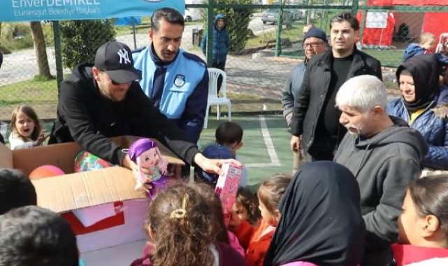 Kırgızistanlı çocukların gönderdiği oyuncaklar Kahramanmaraş'ta depremzede çocuklara dağıtıldı