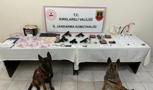 Kırklareli'nde durdurulan araçta uyuşturucu ve tabanca çıktı