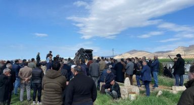 Kırmızı ışıkta beklerken silahlı saldırıda ölen kardeşler defnedildi