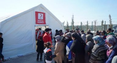 Kızılay deprem bölgesinde 12 sosyal market ile hizmet veriyor 