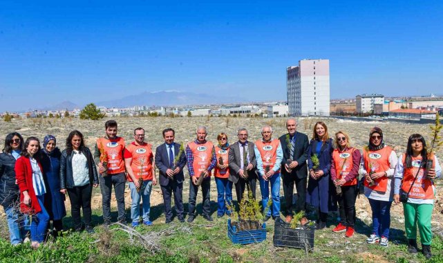 KMÜ'de depremde hayatını kaybeden öğrenciler anısına fidan dikildi