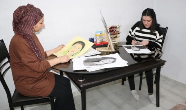 Kol ve bacaklarından sakat kalan Zozan: Resim çizmeye başladıktan sonra parmaklarım açıldı