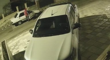 Komşu mahallelerde aynı gece aynı marka 2 otomobil çalındı