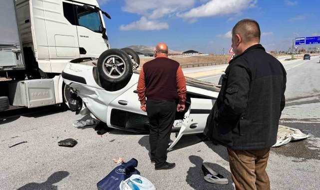 Kontrolden çıkan otomobilin takla attığı kazada 4 kişi yaralandı