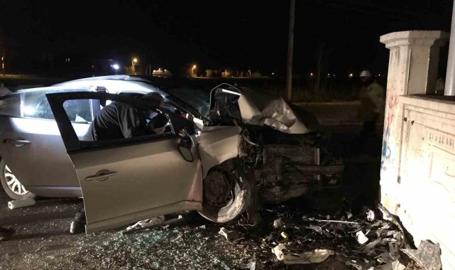 Kontrolden çıkıp duvara çarpan otomobilin sürücüsü hayatını kaybetti