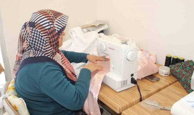 Korkuteli dikiş nakış kursunda çeyizlik takımlar hazırlanıyor